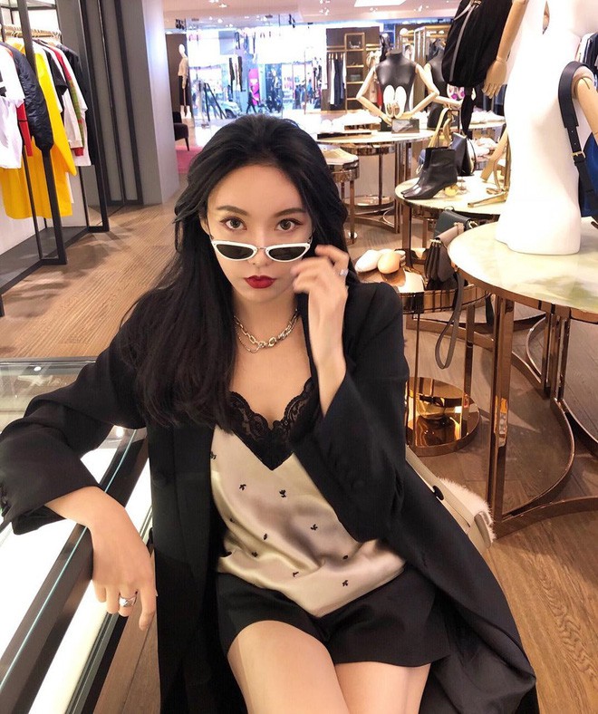 Cuộc sống xa hoa, nhan sắc trông mòn con mắt của Di Vy Tịnh - hot mom nổi danh Trung Quốc